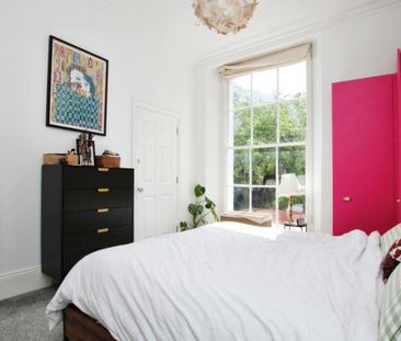 A magnificent two bedroom maisonette in a sought-after area. Offere... - Photo 5