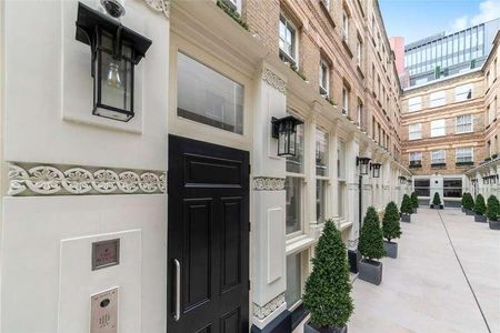 Pinks Mews, Dyer's Buildings, London, EC1N - Photo 2