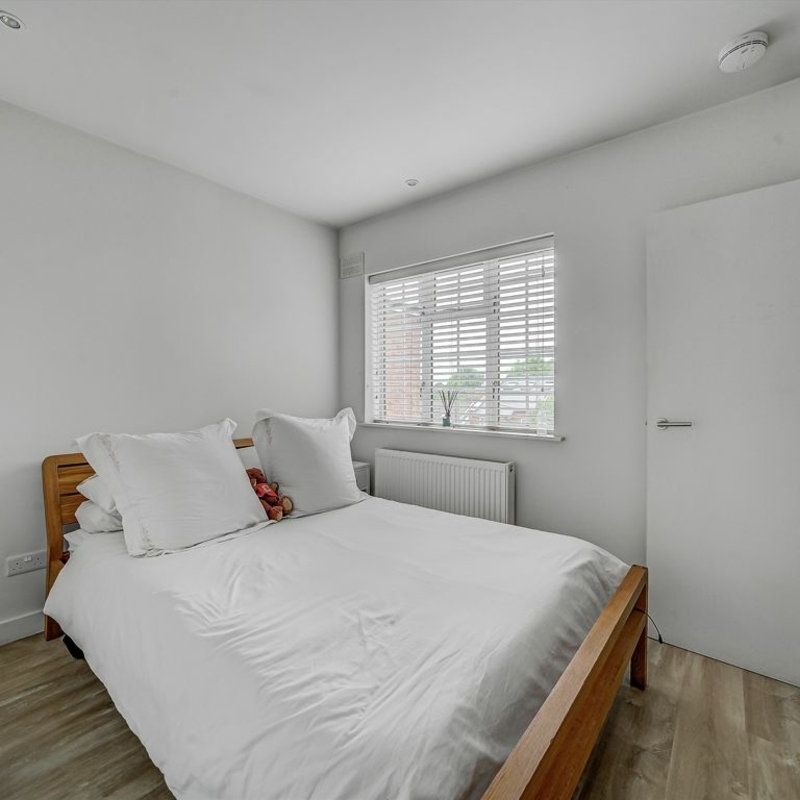 Walton Road, KT8, London - Photo 1