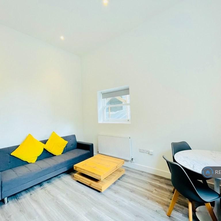 1 bedroom flat to rent - Photo 1