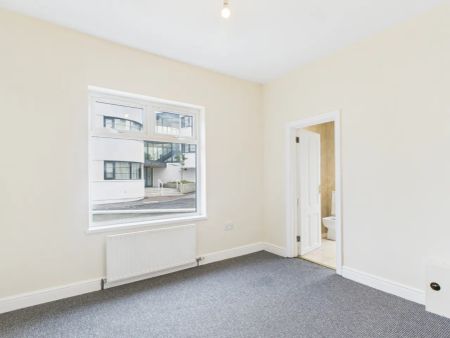 4 Broadway - Photo 3