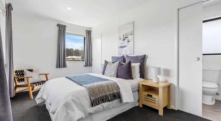 Modern 3-Bedroom, 2-Bathroom Home in a Prime Location - Photo 4