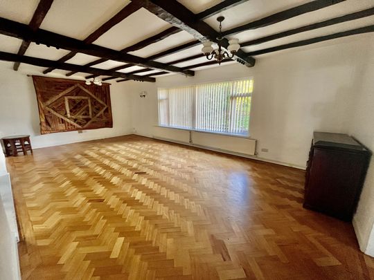 FOUR DOUBLE BEDROOMS*** Laminate Flooring*** Shops and amenities nearby ***Lounge Un-Furnished*** Fitted Kitchen ***Double glazing*** Close to public transport*** Dining Room Gardens*** DETACHED PROPERTY***LITTLEOVER SCHOOL CATCHMENT - Photo 1