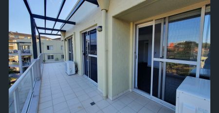 Stylish & Contemporary - Photo 3