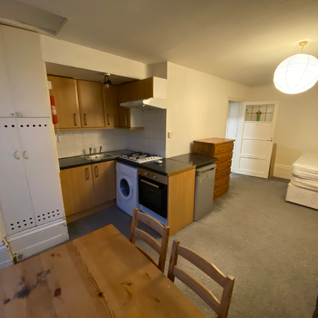 Flat 1, 12 Kelso Road, LS2 9PR, Leeds - Photo 3