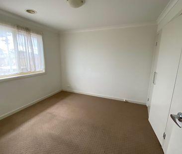 Spacious Townhouse in Prime Clayton Location - Photo 4