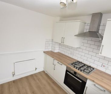 2 bedroom end of terrace house to rent - Photo 6