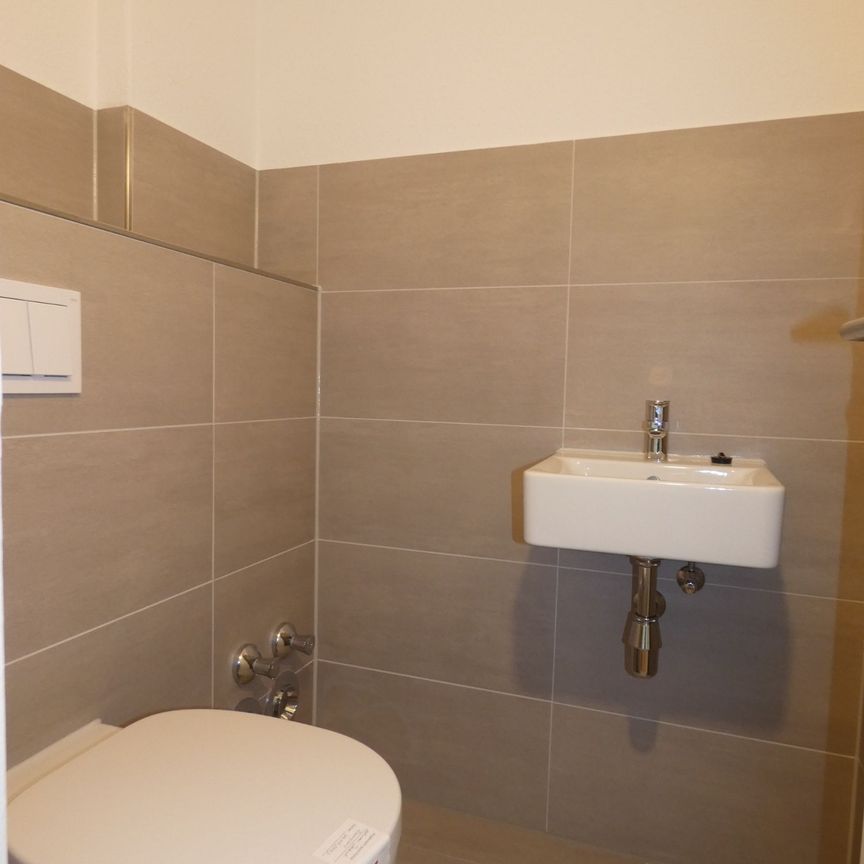 *** Attraktive 3-Zi.-EG-Whg. mit Balkon! Erstbezug nach Sanierung! *** - Photo 1