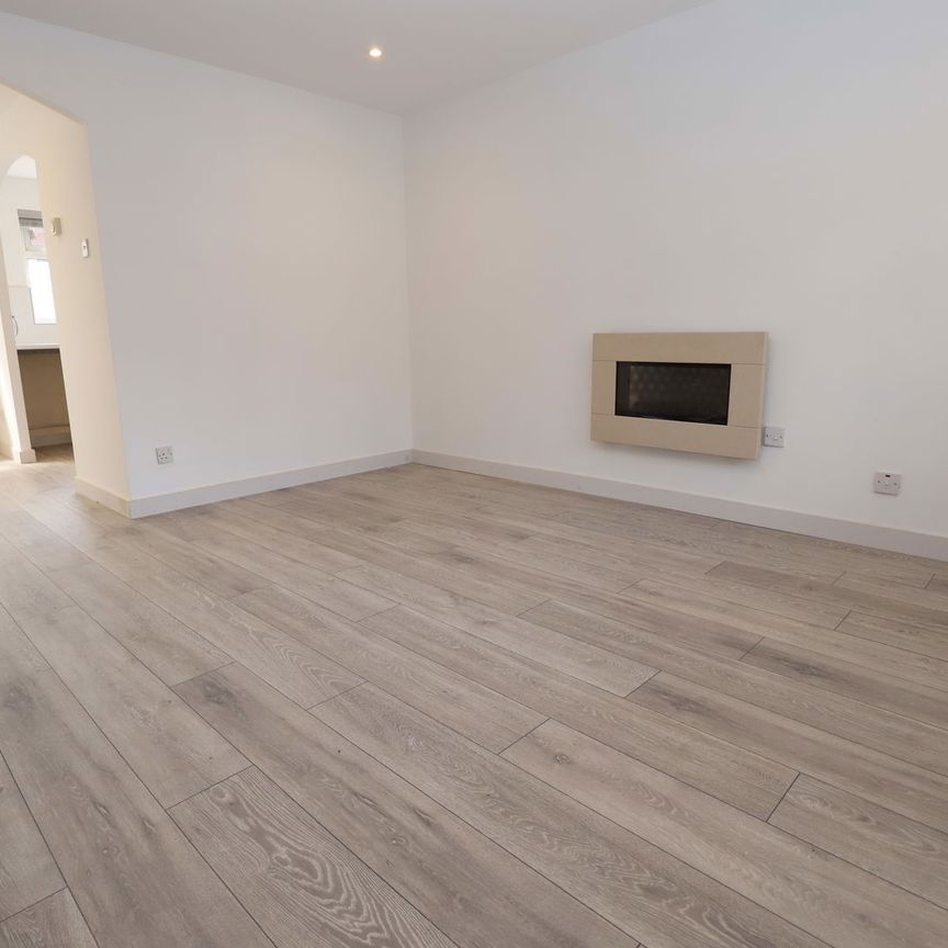 Lakeland Crescent, Bury - Photo 1