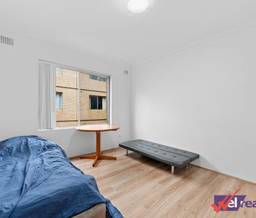 Two bedroom unit for rent in Auburn - Photo 1