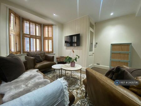 3 bedroom terraced house to rent - Photo 3