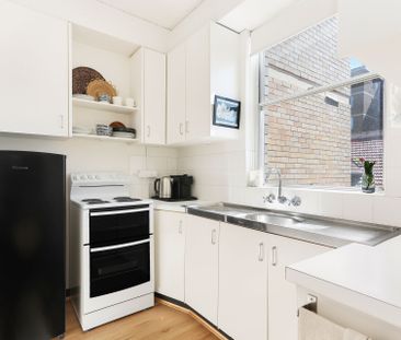 Light-Filled Studio Opposite Centennial Park with Rooftop Views - Photo 2