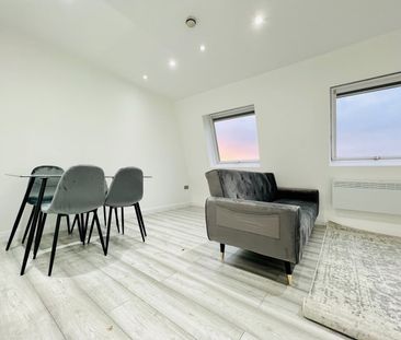 2 Bed Flat, St Johns Hill, SW11 - Photo 6