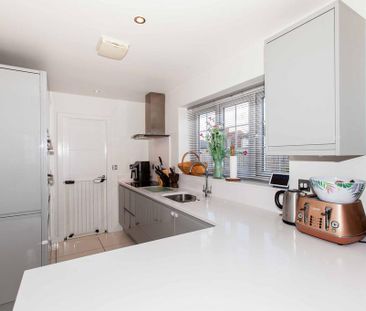 5 bedroom detached house to rent - Photo 4