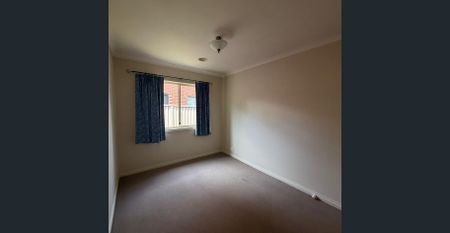 11 Oakbank Drive, Mount Helen for lease - Photo 4