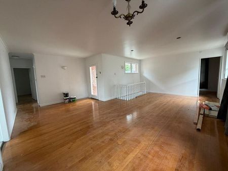 Charming Mt Eden 3BR Home w/ Parking - Photo 2