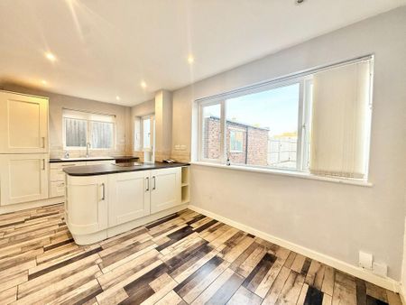 3 bedroom semi-detached house to rent - Photo 5