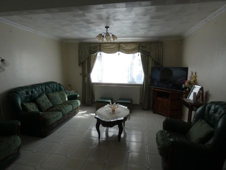 5 bedroom semi-detached house to rent - Photo 4