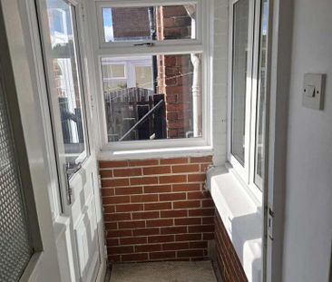 3 bedroom terraced house to rent - Photo 6