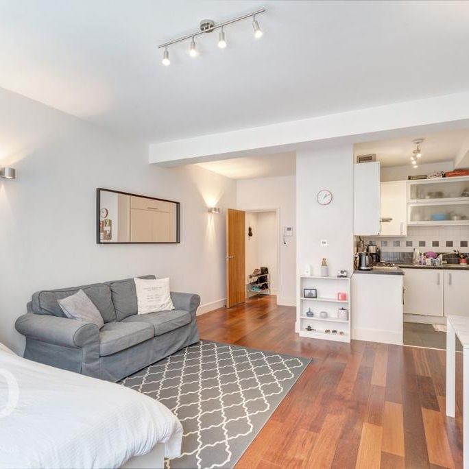 Studio to rent - Photo 1