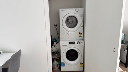 Modern, Sunny, Private and Fully Fenced Townhouse - Photo 2