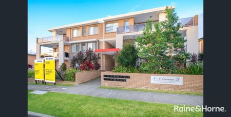 Spacious Two Bedroom Apartment In Prime Location! - Photo 5