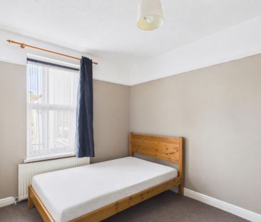 Room 5, 23 Marle Hill Road, Cheltenham - Photo 3