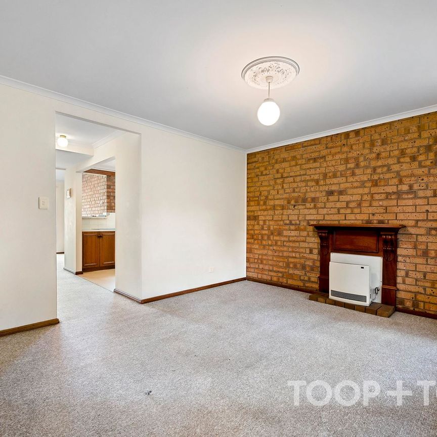 Charming & Cozy Townhouse Living in the Heart of Brompton - Photo 1