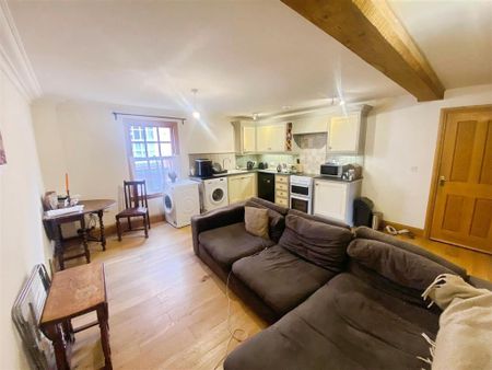 2 bedroom flat to rent - Photo 2