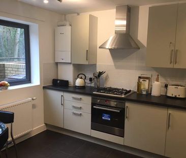 1 bedroom in a house share to rent - Photo 5