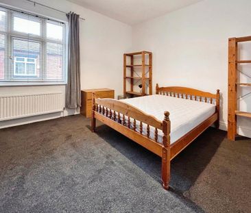 4 bedroom terraced house to rent - Photo 6