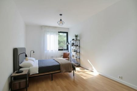Location Appartement 4 pièces 114m² CHAMALIERES 63400 - Photo 2