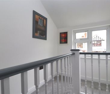 12 The Triangle, Woking - 2 bedrooms Property for lettings - Seymours - Photo 3