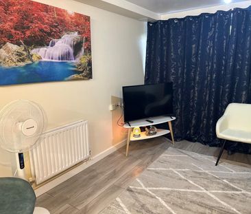 Cundy Road, London - Photo 1