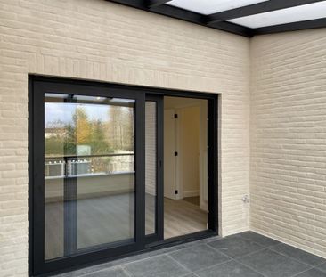 Stijlvol gerenoveerd appartement met 2 slaapkamers en overdekt terras - Foto 5