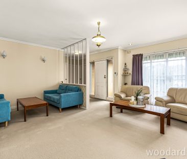 Substantial Home with Up to 4 Bedrooms & Retro Appeal - Photo 6