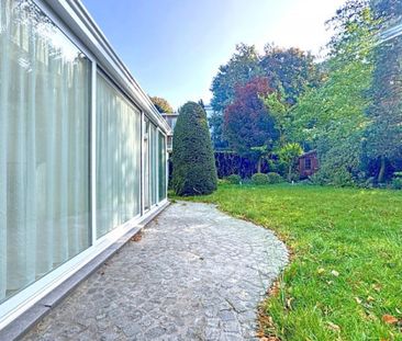 Villa de caractère de 364 m² - 4 chr & Jardin arboré de 750 m² - Photo 2