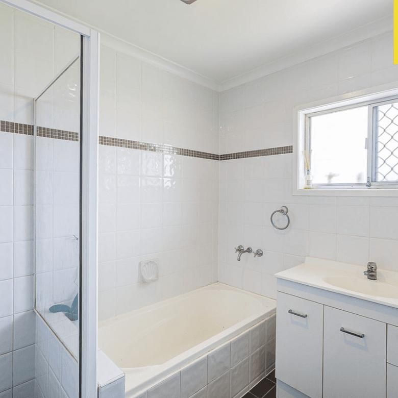 Spacious Family Home in a Prime Location - Photo 1