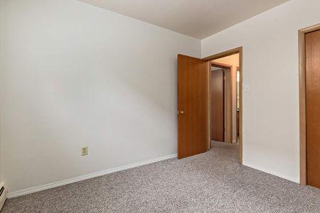 1 Bedroom - Photo 5