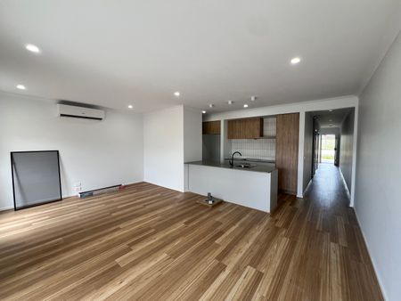 12 Ellis Dr, Diggers Rest VIC 3427 - House For Rent | Domain - Photo 5