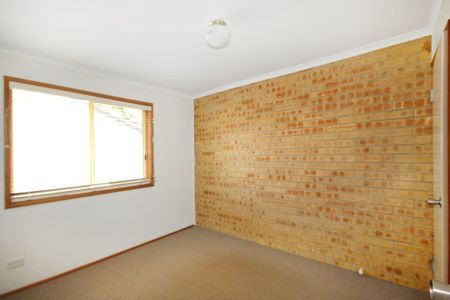 Spacious 2 Bedroom Townhouse in a Great Location! - Photo 3