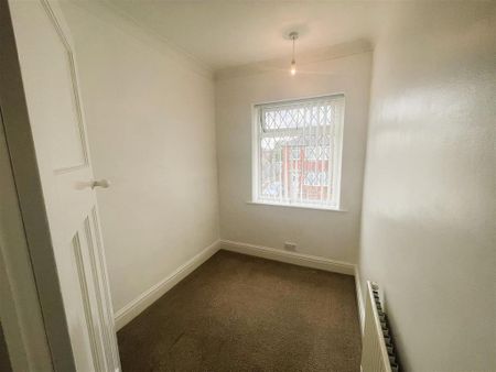 3 bedroom semi-detached house to rent - Photo 3
