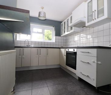 3 bedroom flat to rent - Photo 3