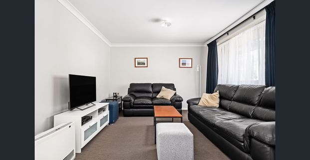 Beautifully Presented Modern Home in a Peaceful Katoomba Setting - Photo 1