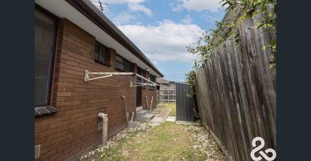 Neat Two-Bedroom Unit in Prime Lalor Location - Photo 2