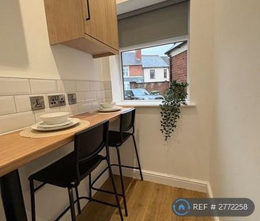 1 bedroom in a house share to rent - Photo 4