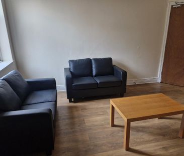 4 bedroom flat to rent - Photo 3