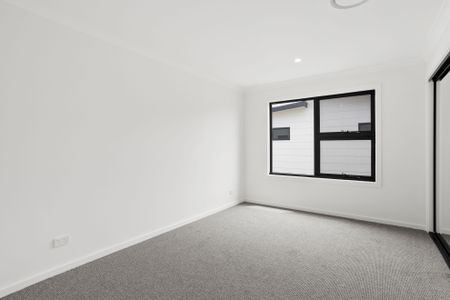 Modern 3 Bedroom Townhouse With Double Garage - Photo 3