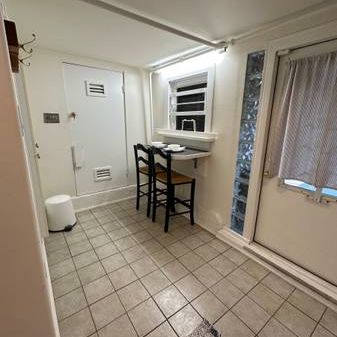 FURNISHED Kitsilano Basement Suite - Photo 1