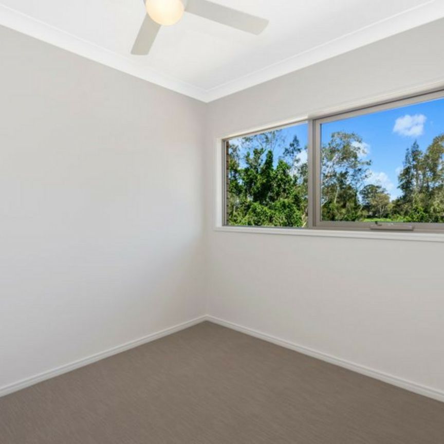 4 Bedroom 2 Living Room House in Ormeau! - Photo 1